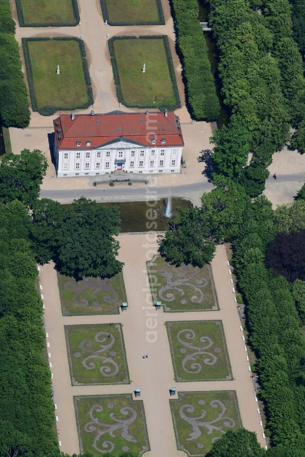 Aerial image Berlin - Palace Friedrichsfelde Tierpark in the district Friedrichsfelde in Berlin, Germany