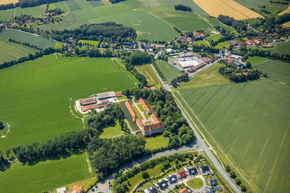 Aerial photograph Havixbeck - Palace on Josef-Heydt-Strasse in the district Lasbeck in Havixbeck in the state North Rhine-Westphalia, Germany
