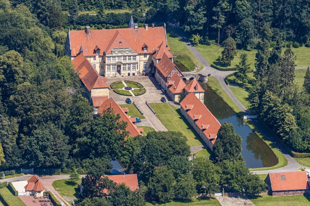 Havixbeck from the bird's eye view: Palace on Josef-Heydt-Strasse in the district Lasbeck in Havixbeck in the state North Rhine-Westphalia, Germany