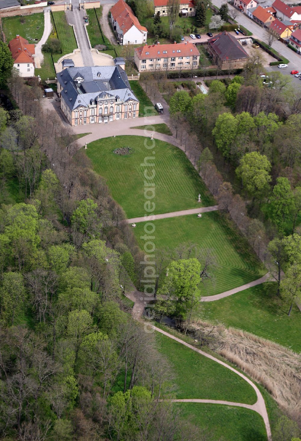 Molsdorf from above - Palace on place Schlossplatz in Molsdorf in the state Thuringia, Germany