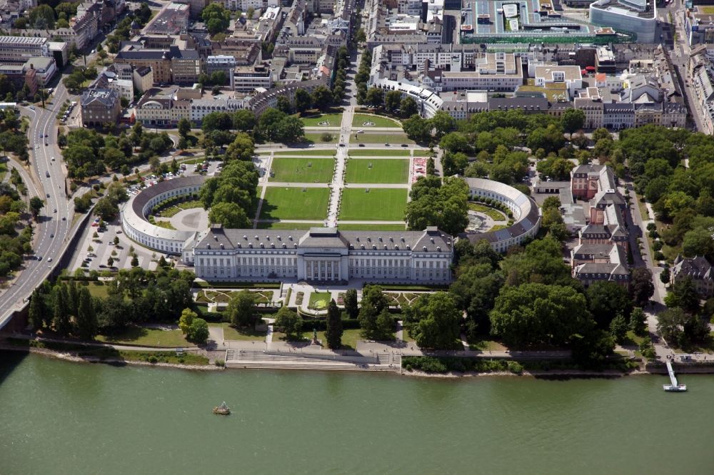Aerial photograph Koblenz - Palace Schloss Koblenz in Koblenz in the state Rhineland-Palatinate, Germany. Electoral Palace