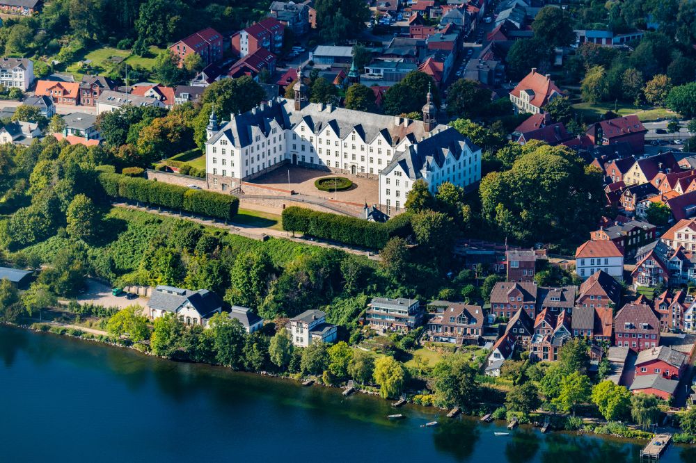 Aerial photograph Plön - Palace Schloss Ploen on Schlossberg in Ploen in the state Schleswig-Holstein, Germany