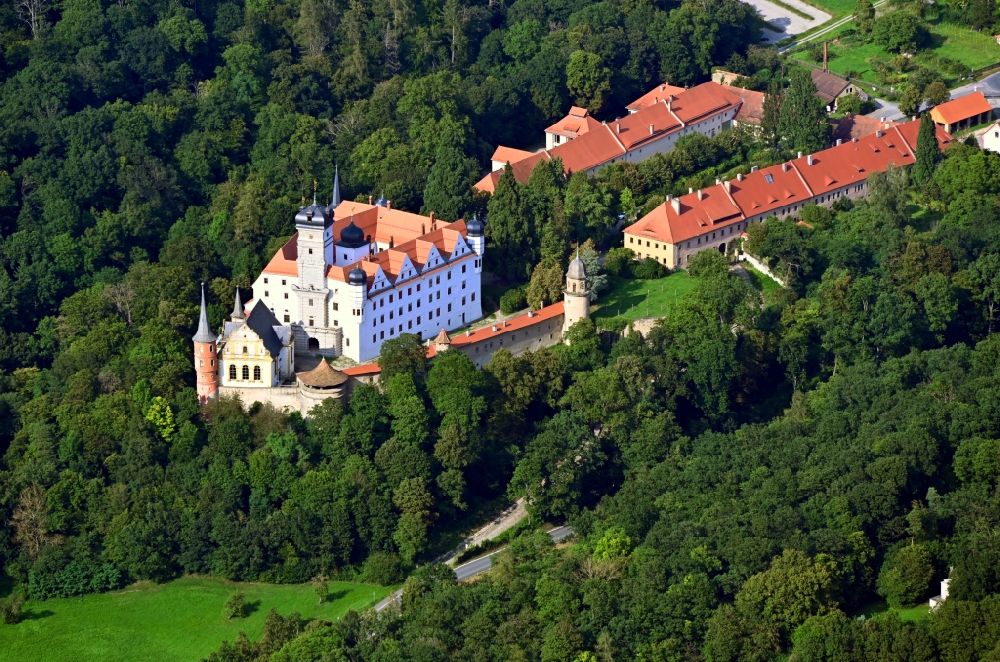 Scheinfeld from the bird's eye view: Palace Schwarzenberg in Scheinfeld in the state Bavaria, Germany