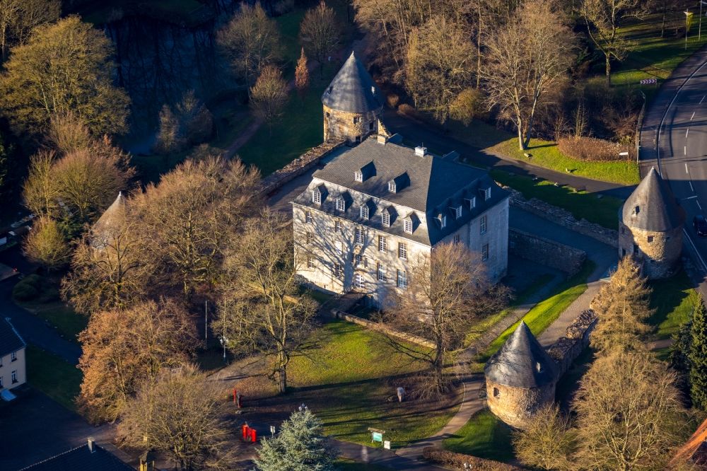 Aerial image Velbert - Palace Vorburg Schloss Hardenberg in Velbert in the state North Rhine-Westphalia, Germany