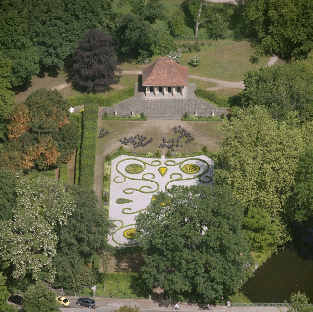 Wolfsburg from above - Palace in the district Alt-Wolfsburg in Wolfsburg in the state Lower Saxony, Germany