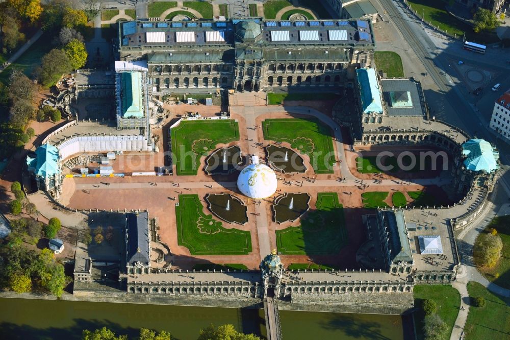 Aerial photograph Dresden - Palace Zwinger with of Gemaeldegalerie Alte Meister and dem Kronentor in the old town of Dresden in the state Saxony, Germany