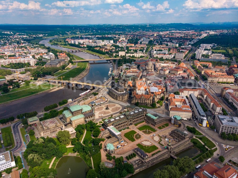 Aerial photograph Dresden - Palace Zwinger with Gemaeldegalerie Alte Meister and the Kronentor in the old town of Dresden in the state Saxony, Germany
