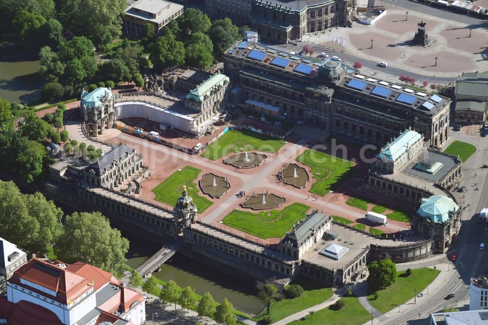 Dresden from the bird's eye view: Palace Zwinger with of Gemaeldegalerie Alte Meister and dem Kronentor in the district Altstadt in Dresden in the state Saxony, Germany