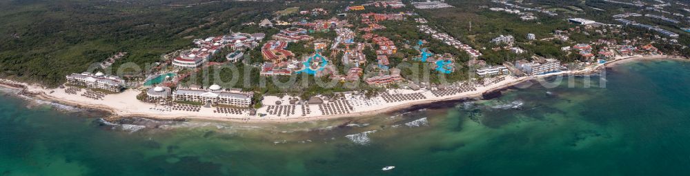 Aerial photograph Cancun - Panoramic perspective parasol - rows on the sandy beach in the coastal area Cancun in Playa Paraiso in Quintana Roo, Mexico