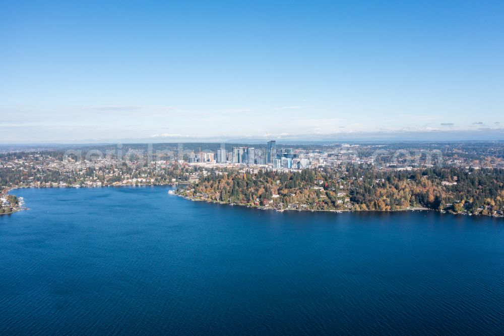 Aerial photograph Bellevue - Panoramic perspective riparian areas on the lake area of Lake Washington in Bellevue in Washington, United States of America