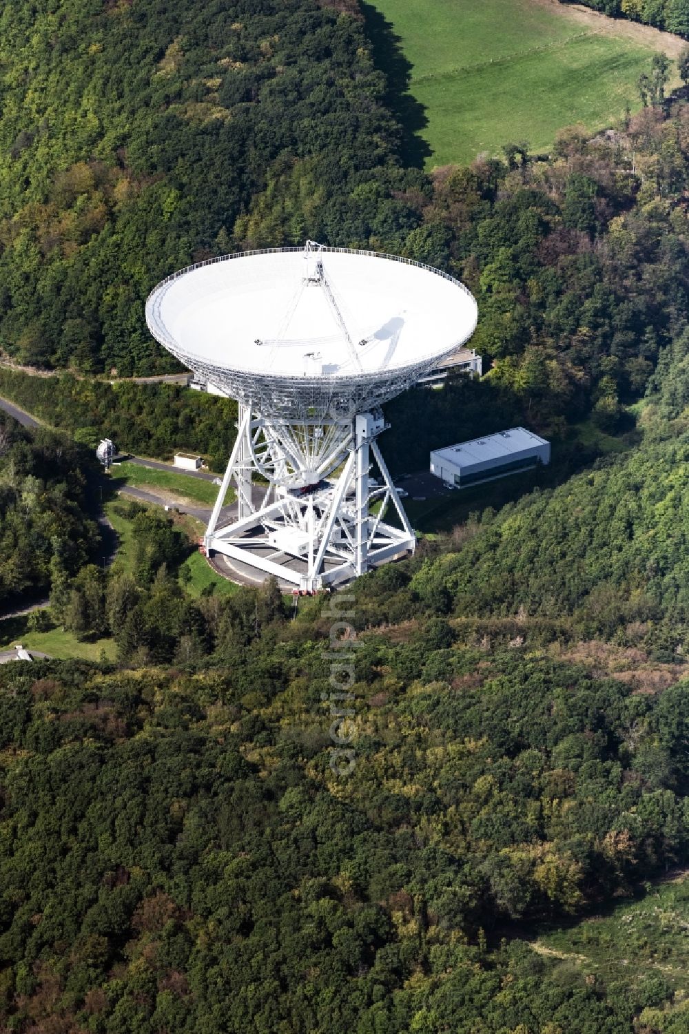 Aerial photograph Bad Münstereifel - Parabolic satellite dishes Radioteleskop in the district Effelsberg in Bad Muenstereifel in the state North Rhine-Westphalia, Germany