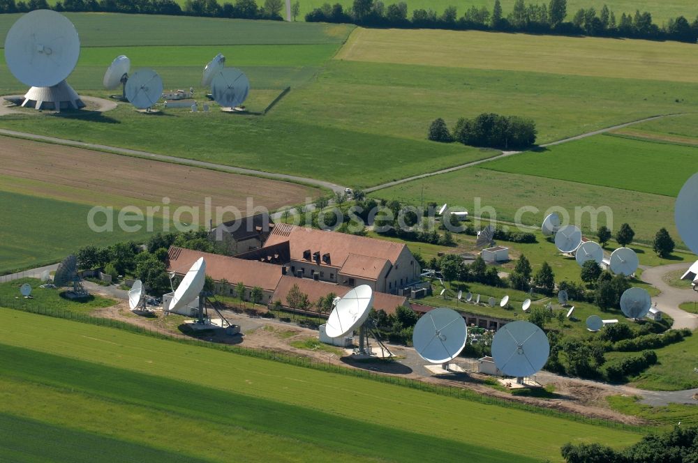 Aerial photograph Fuchsstadt - Parbola antennas in the form of white satellite dishes on the site of the earth station in Fuchsstadt in the state Bavaria, Germany