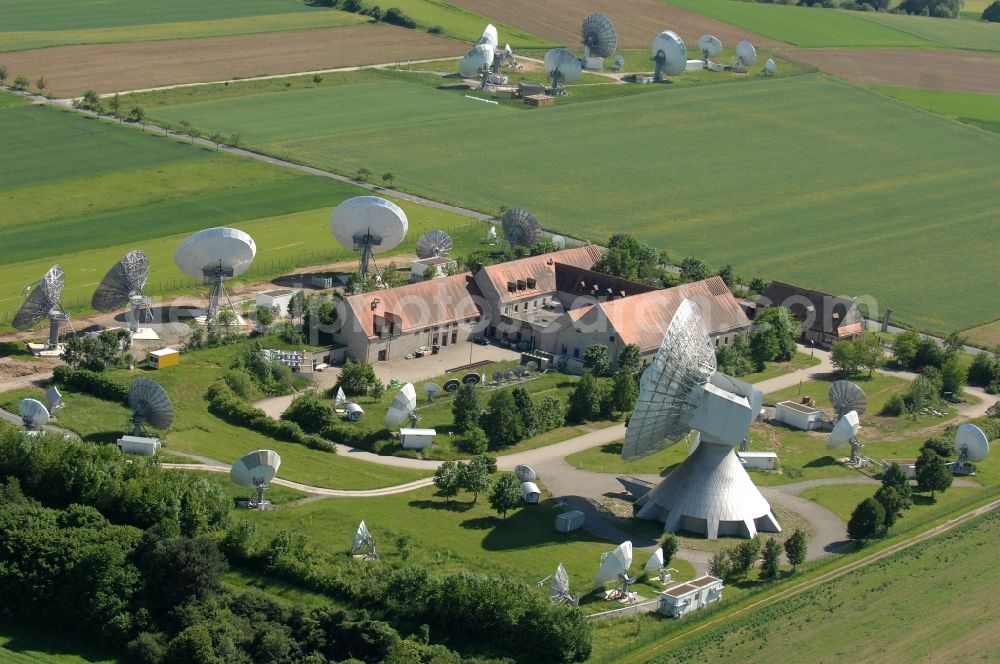 Fuchsstadt from the bird's eye view: Parbola antennas in the form of white satellite dishes on the site of the earth station in Fuchsstadt in the state Bavaria, Germany