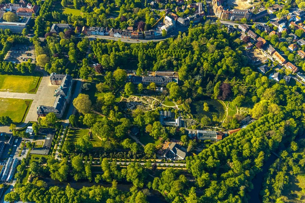 Aerial photograph Münster - Park of Botanischer Garten of Westfaelischen Wilhelms-Universitaet Muenster on Schlossgarten in Muenster in the state North Rhine-Westphalia, Germany