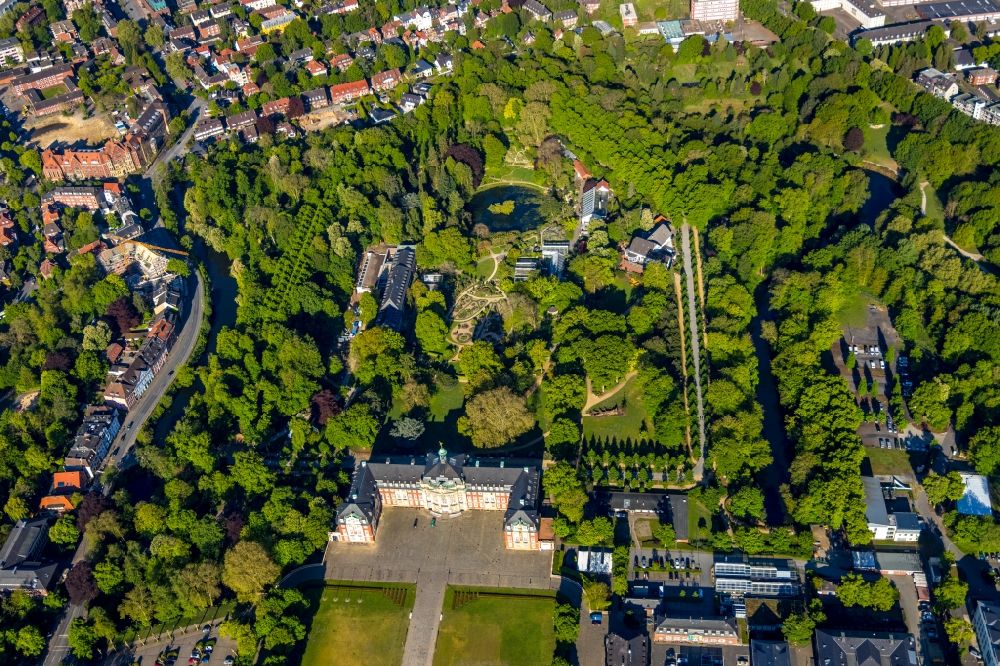 Münster from the bird's eye view: Park of Botanischer Garten of Westfaelischen Wilhelms-Universitaet Muenster on Schlossgarten in Muenster in the state North Rhine-Westphalia, Germany