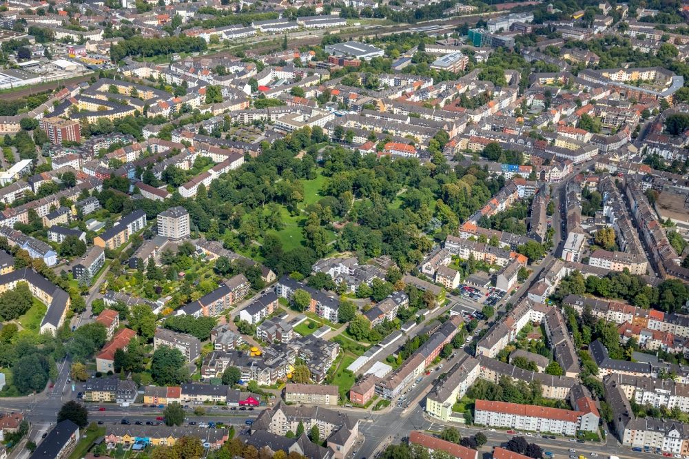 Essen from above - Park of of Gervinuspark in Frohnhausen in Essen in the state North Rhine-Westphalia, Germany