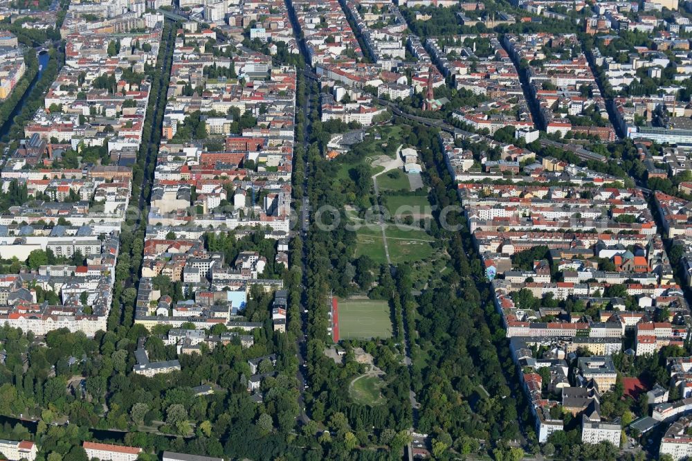 Aerial photograph Berlin - Park of Goerlitzer Park in the district Kreuzberg in Berlin, Germany
