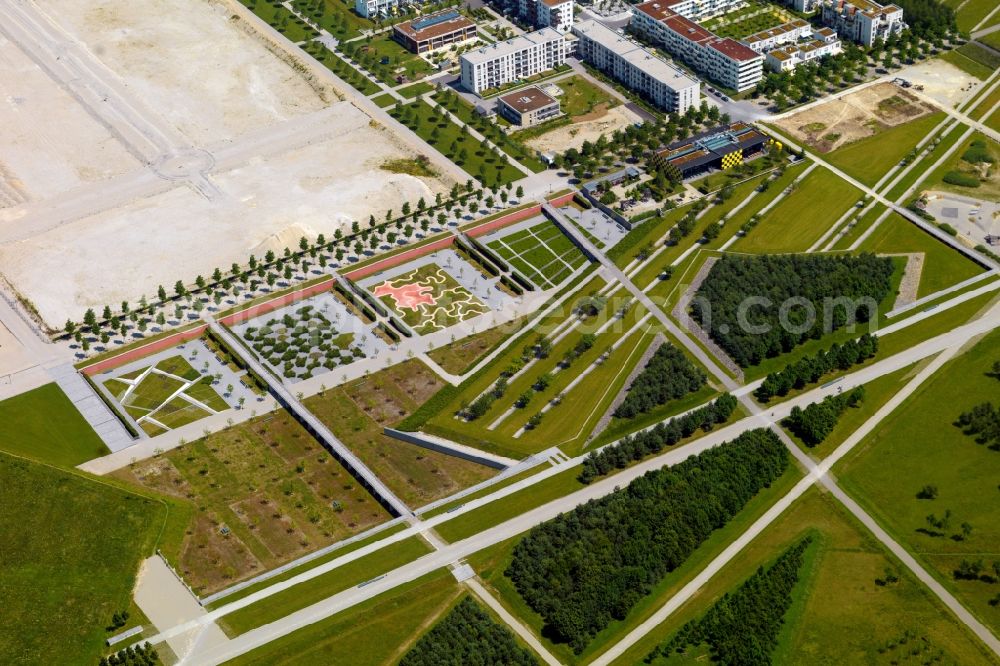 Aerial image München - Parks in the South of the Messestadt Riem part of Munich in the state of Bavaria. The residential quarter is located on site of the former airport Munich-Riem, in the South of the Messe Muenchen area