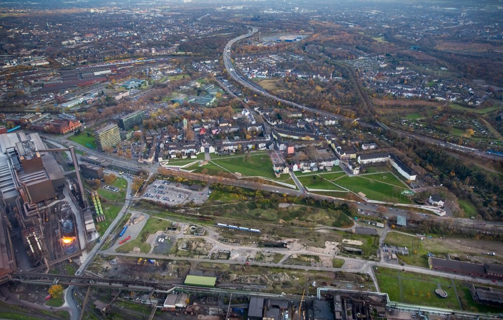 Aerial image Duisburg - Park of Gruenguertel Nord along the Kaiser-Wilhelm-Strasse destrict Bruckhausen in Duisburg in the state North Rhine-Westphalia