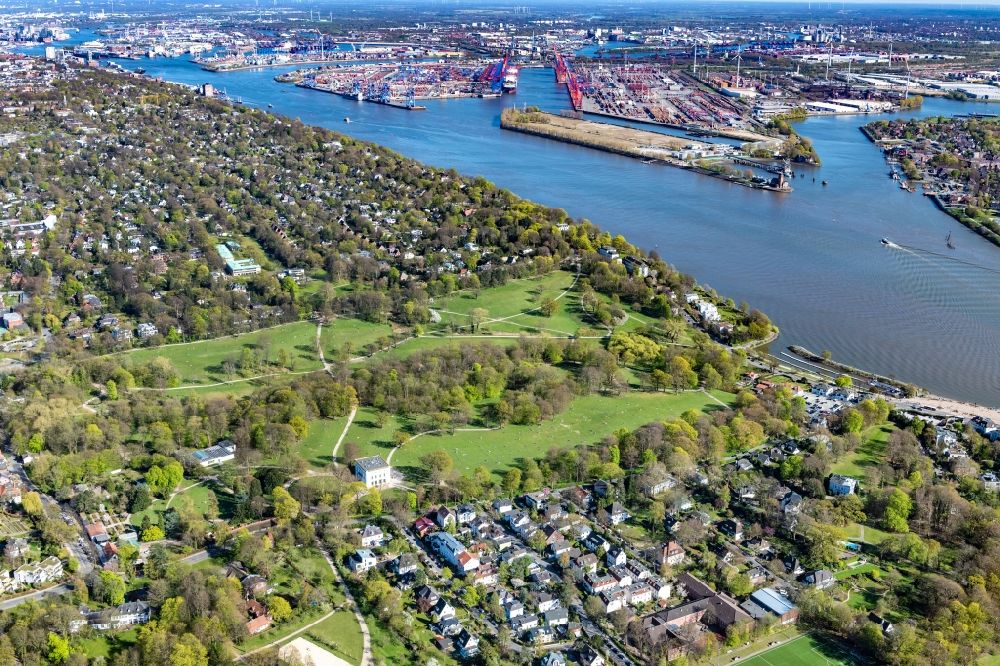 Aerial image Hamburg - Park of Jenischpark with the villa Jenisch Haus between Elbchaussee and Baron-Voght-Strasse with the port dock on the banks of the river Elbe in the district Klein Flottbek in Hamburg, Germany