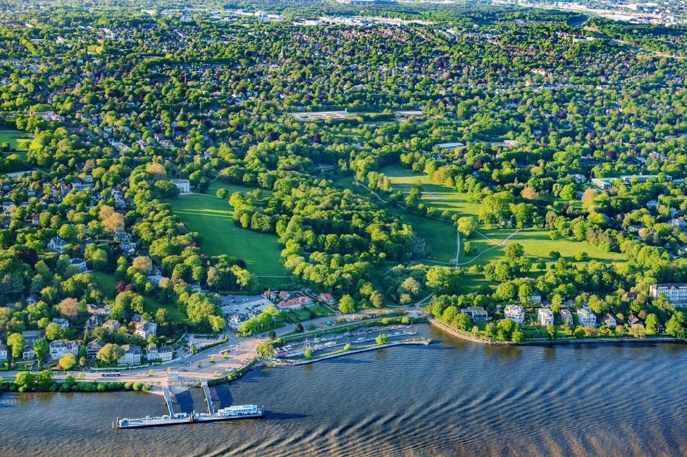 Aerial photograph Hamburg - Park of Jenischpark with the villa Jenisch Haus between Elbchaussee and Baron-Voght-Strasse with the port dock on the banks of the river Elbe in the district Klein Flottbek in Hamburg, Germany
