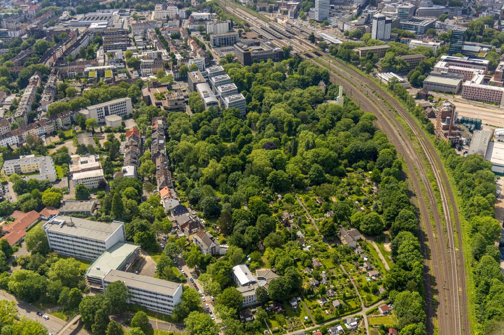 Bochum from the bird's eye view: Park of Kortumpark Bochum on street Akademiestrasse in Bochum at Ruhrgebiet in the state North Rhine-Westphalia, Germany