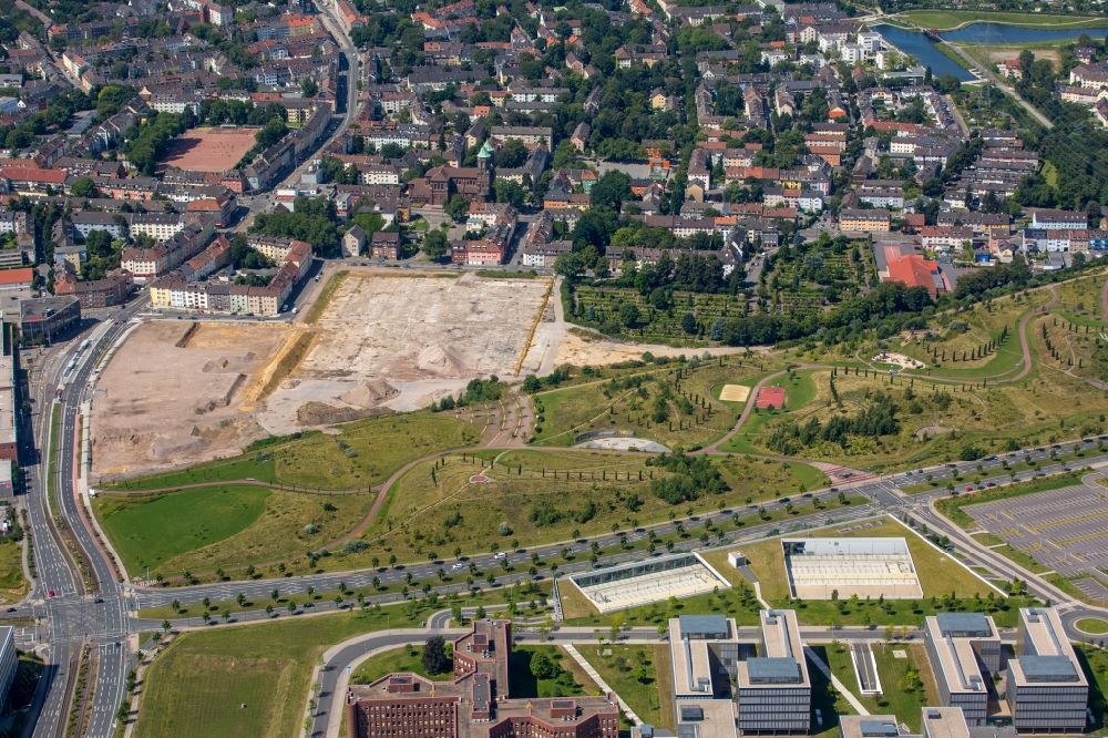 Aerial photograph Essen - Krupp Park with empty building lots and construction works of the development area Krupp-Guertel around Berthold-Beitz-Boulevard in the West of the city center of Essen in the state of North Rhine-Westphalia