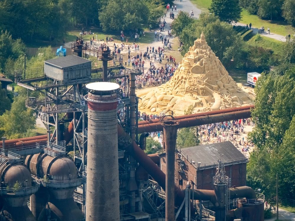 Duisburg from the bird's eye view: Park of Landschaftspark Duisburg-Nord with world's largest sand castle in the district Meiderich-Beeck in Duisburg in the state North Rhine-Westphalia, Germany