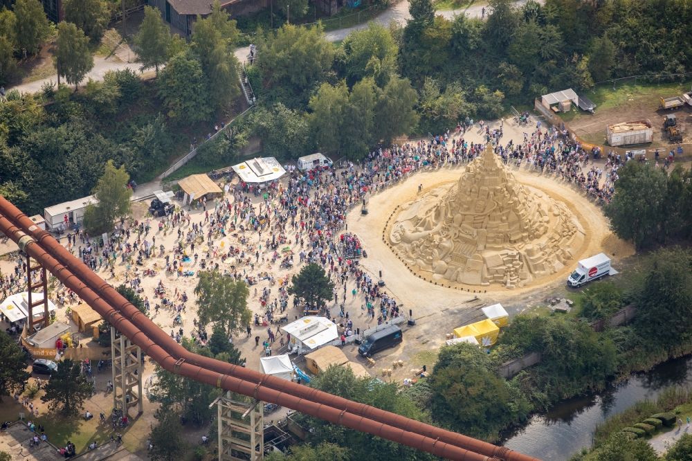 Aerial photograph Duisburg - Park of Landschaftspark Duisburg-Nord with world's largest sand castle in the district Meiderich-Beeck in Duisburg in the state North Rhine-Westphalia, Germany