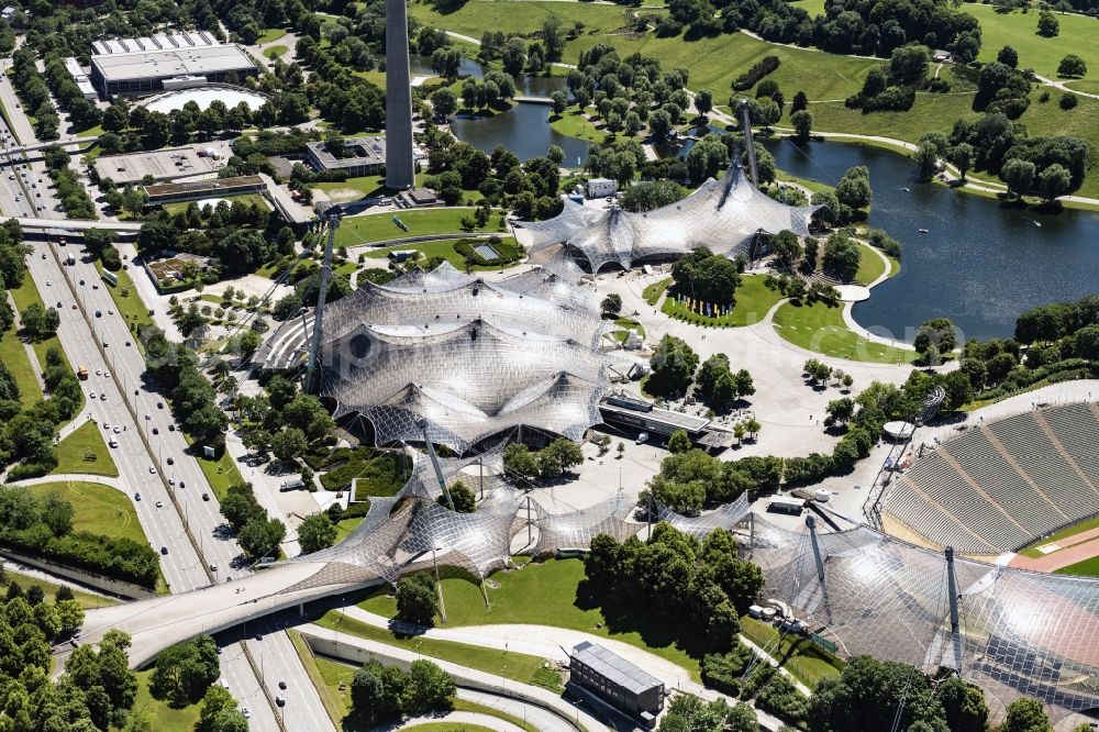 München from the bird's eye view: Park of the Olympiapark overlooking the hill of the Olympiaberg in the district Neuhausen-Nymphenburg in Munich in the state Bavaria, Germany