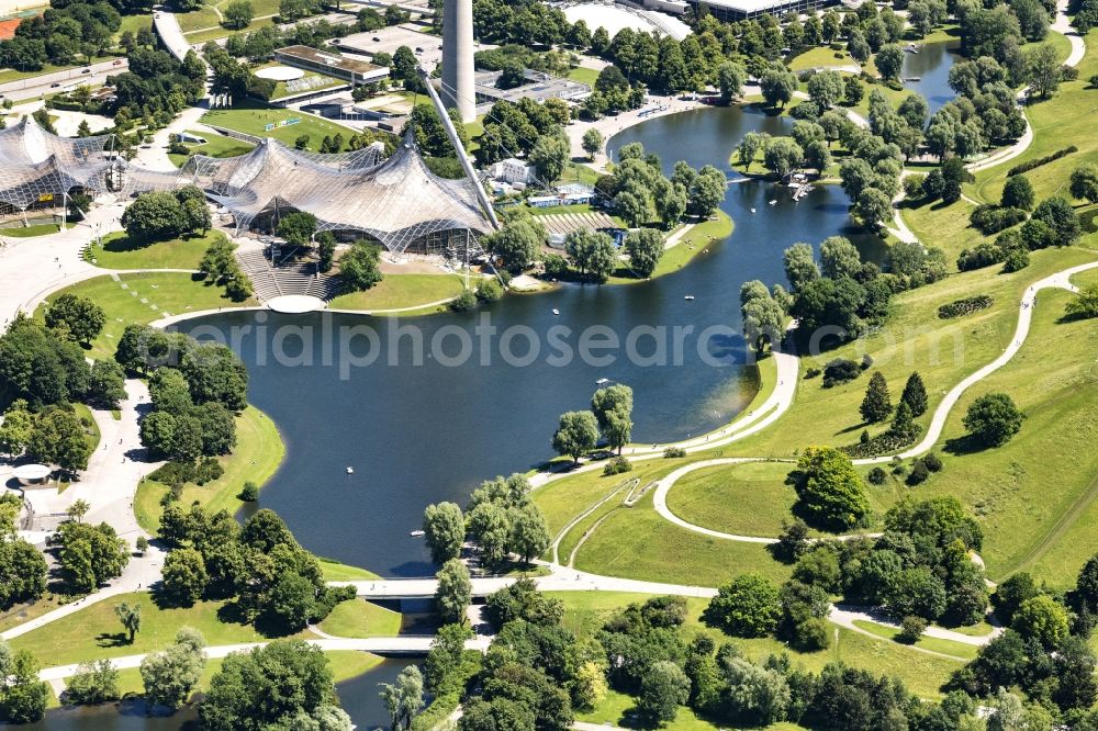 Aerial photograph München - Park of the Olympiapark overlooking the hill of the Olympiaberg in the district Neuhausen-Nymphenburg in Munich in the state Bavaria, Germany