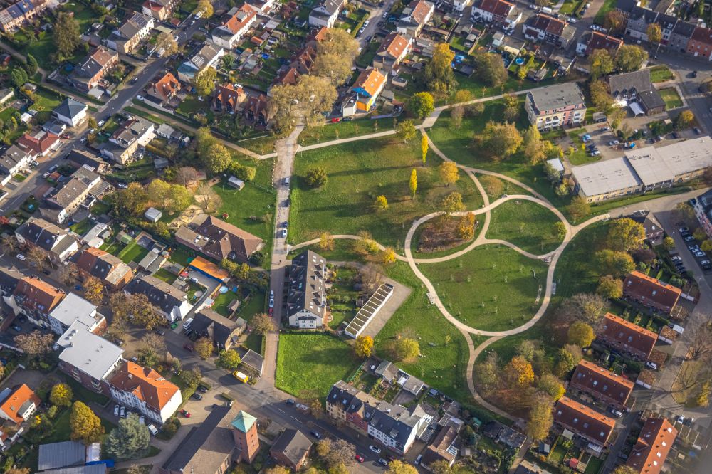 Herne from above - Park of Quartierpark Klosterstrasse in the district Wanne-Eickel in Herne at Ruhrgebiet in the state North Rhine-Westphalia, Germany