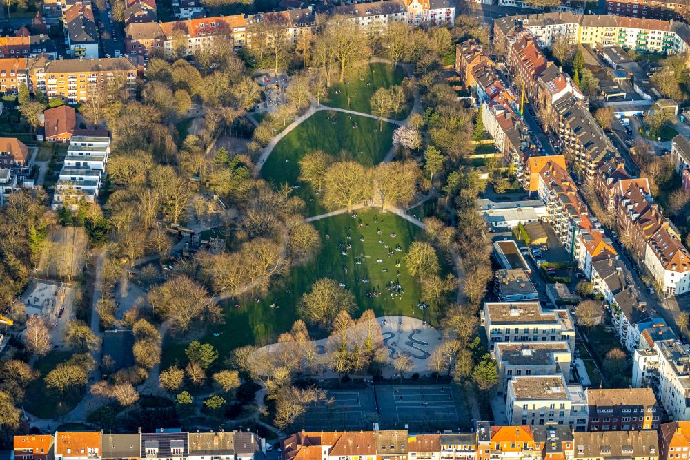 Münster from the bird's eye view: Park of Suedpark in the district Geist in Muenster in the state North Rhine-Westphalia, Germany