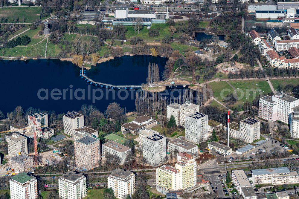 Aerial image Freiburg im Breisgau - Park Seepark with Flueckigersee on the grounds of the former state garden show in the district Betzenhausen in Freiburg im Breisgau in the state Baden-Wuerttemberg, Germany