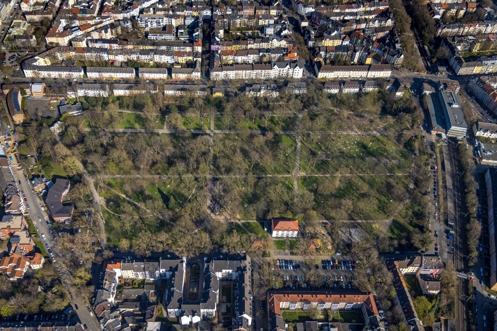 Aerial image Dortmund - Park with people sunbathing of in the district Westpark in Dortmund at Ruhrgebiet in the state North Rhine-Westphalia, Germany