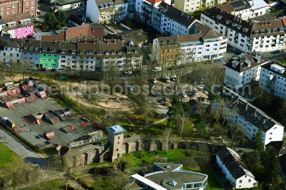 Darmstadt from the bird's eye view: Park and playground with sandy areas and the BMX and skate park on the city wall on Lindenhofstrasse in Darmstadt in the state Hesse, Germany