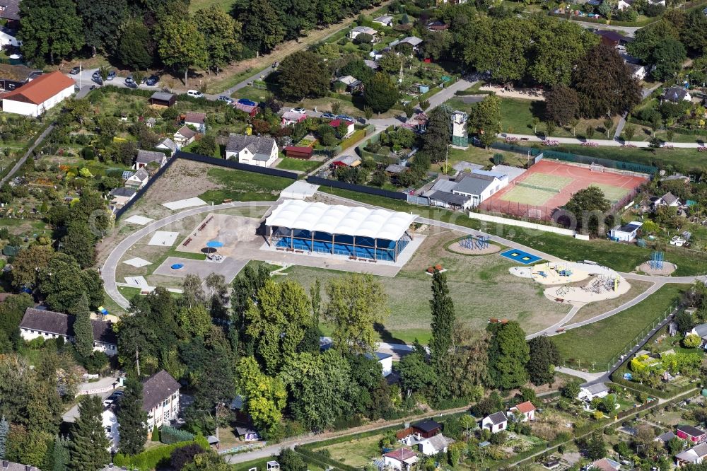 Aerial image Bochum - Park with playground with sandy areas sowie Sport and Erholungsmoeglichkeiten in Bochum-Riemke at Ruhrgebiet in the state North Rhine-Westphalia, Germany