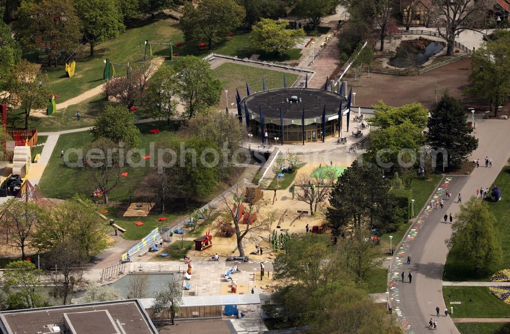 Erfurt from the bird's eye view: Park with playground with sandy areas Spiel- and Erlebniswelt GaertnerReich in egapark in Erfurt in the state Thuringia, Germany