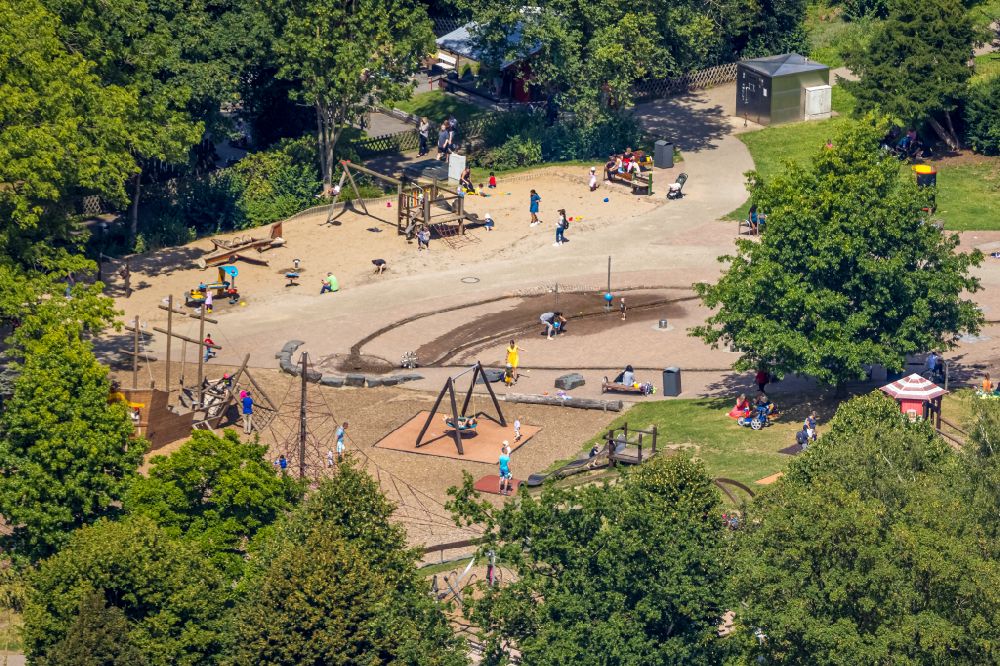 Aerial image Velbert - Park with playground with sandy areas of the water playground in Herminghauspark in Herminghauspark in Velbert in the state North Rhine-Westphalia, Germany