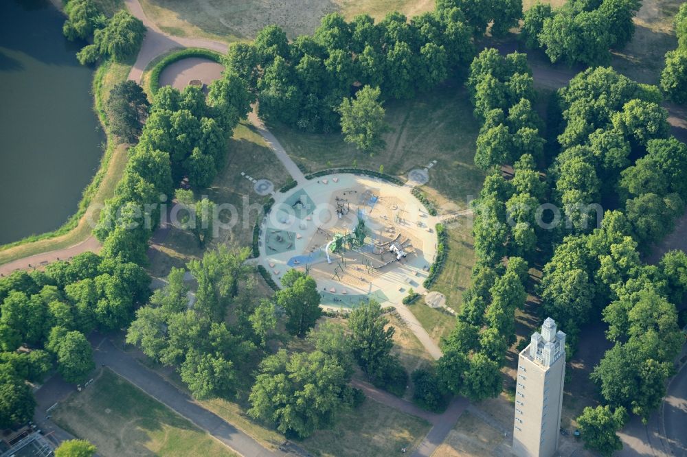 Aerial photograph Magdeburg - Park on lake side Adolf-Mittag-See in Magdeburg in the state Saxony-Anhalt