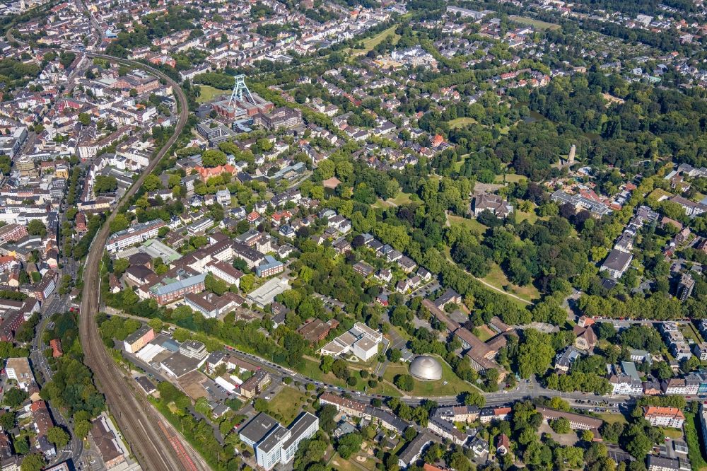 Aerial photograph Bochum - Park of of Stadtpark Bochum overlooking the Planetarium Castroper Strasse in the Stadtparkviertel in Bochum in the state North Rhine-Westphalia, Germany
