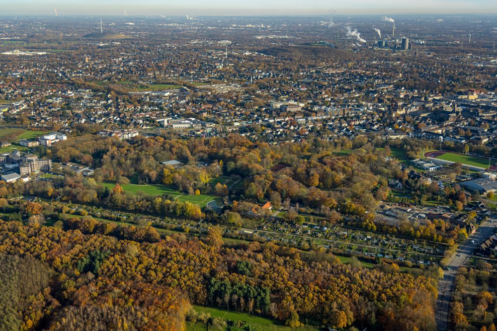 Bottrop from above - Park of of Stadtpark with fountain in Bottrop in the state North Rhine-Westphalia, Germany