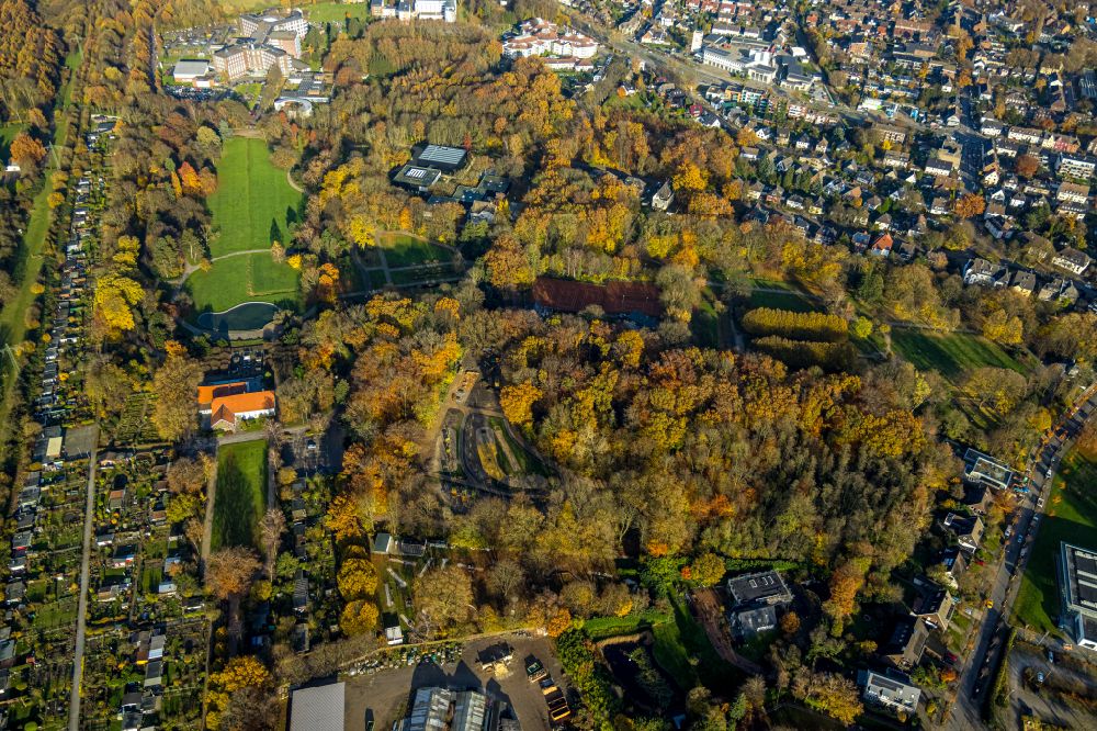 Aerial image Bottrop - Park of of Stadtpark with Brunnen and Spielplatz in Bottrop in the state North Rhine-Westphalia, Germany