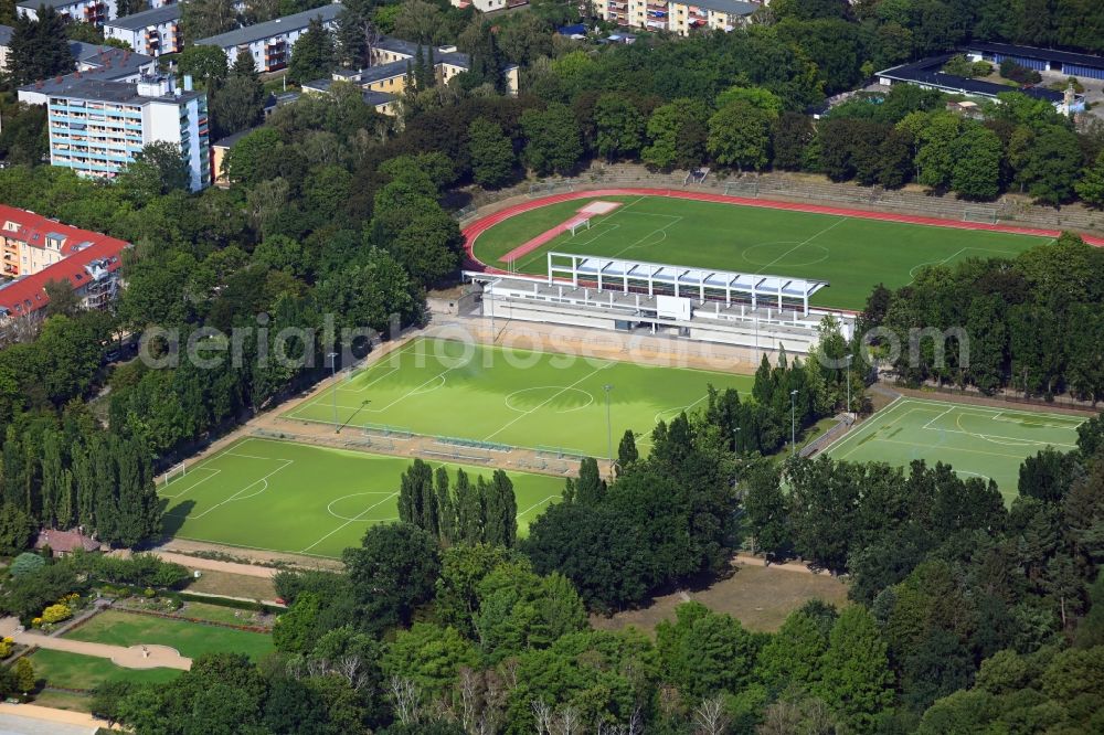 Berlin from the bird's eye view: Park of the Volkspark Mariendorf with ponds of the Bluemelteich and sports field ensemble on Pruehssstrasse in the district Mariendorf in Berlin, Germany