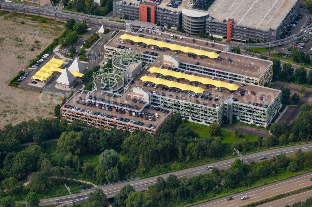 Aerial image Düsseldorf - Parking 4 on the grounds of the airport Airport City DUS on Kiehecker way to Dusseldorf in North Rhine-Westphalia