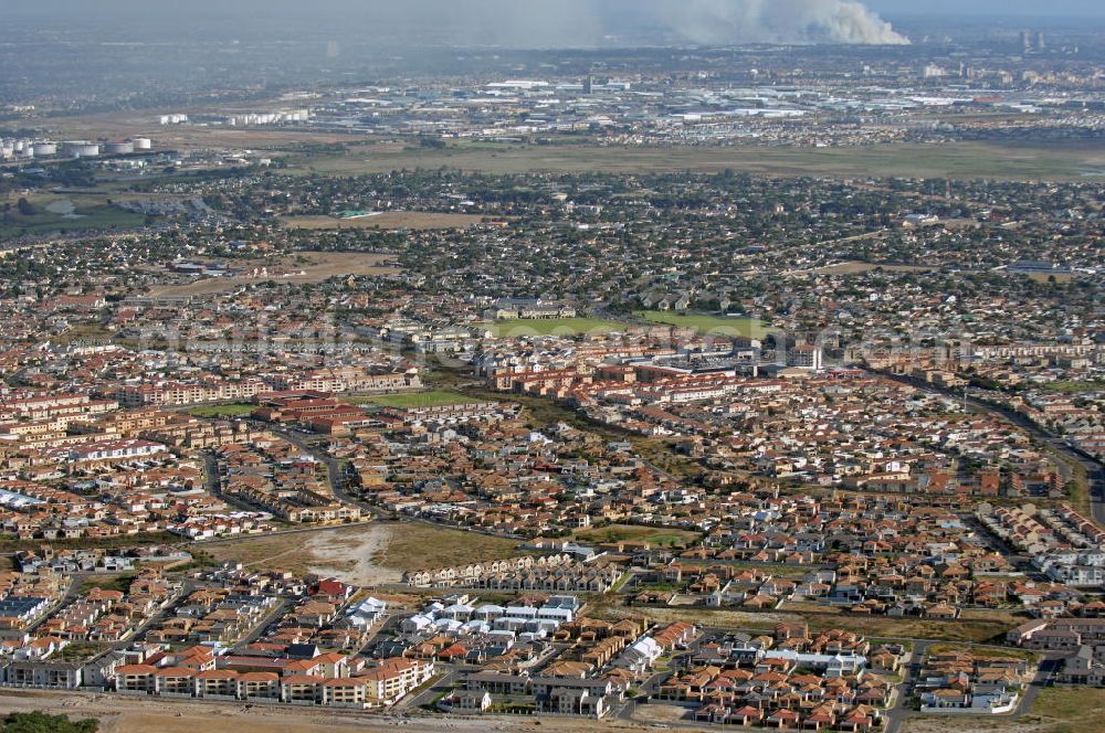 Aerial image Kapstadt - Blick über den Vorort Parklands im Norden der Stadt. Der Vorort gilt als einer der am schnellsten wachsenden Wohngebiete am Westkap. View over the suburb of Parklands in the north of the city.
