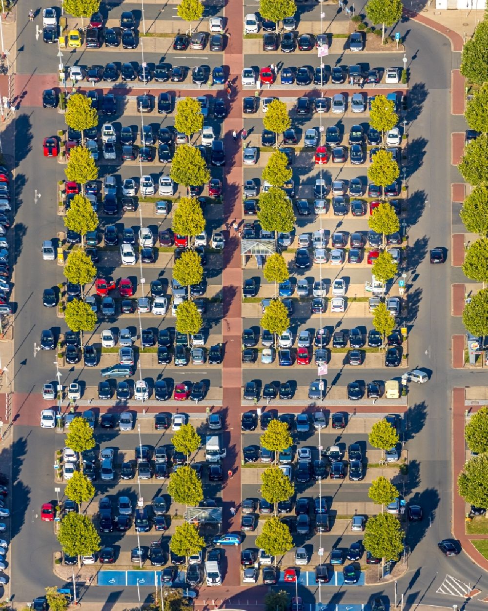 Bad Oeynhausen from above - Parking and storage space for automobiles at the shopping mall Werre-Park on Mindener Strasse in Bad Oeynhausen in the state North Rhine-Westphalia, Germany