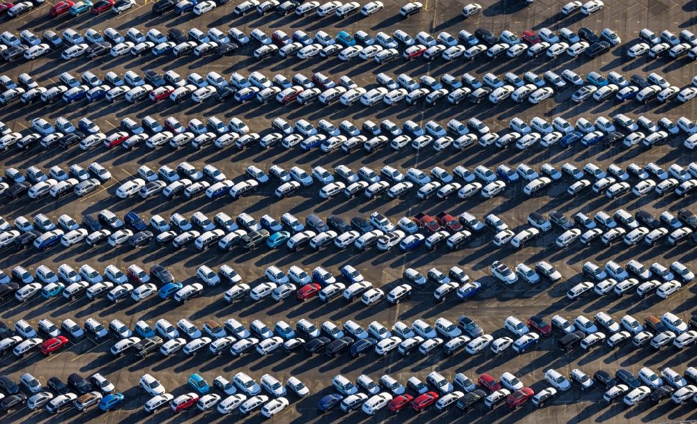 Aerial image Duisburg - Parking lot and parking space for automobiles - passenger cars of the BLG AutoTerminal Deutschland GmbH & Co KG in the district Rheinhausen in Duisburg in the Ruhr area in the state North Rhine-Westphalia, Germany