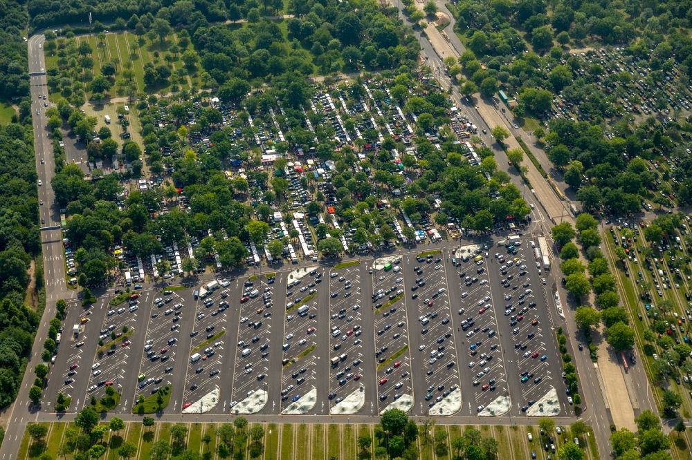 Düsseldorf from above - Parking and storage space for automobiles on Lotzweg on Messegelaende in Duesseldorf in the state North Rhine-Westphalia, Germany
