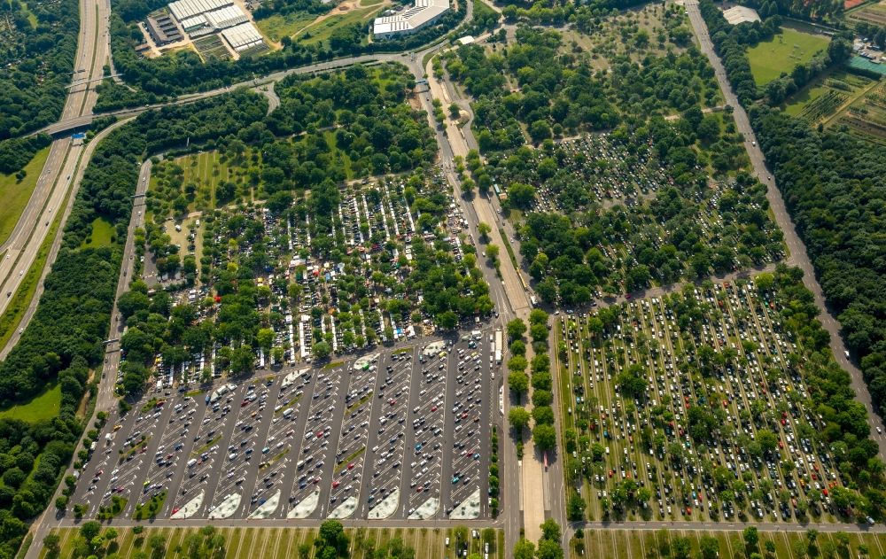 Aerial image Düsseldorf - Parking and storage space for automobiles on Lotzweg on Messegelaende in Duesseldorf in the state North Rhine-Westphalia, Germany